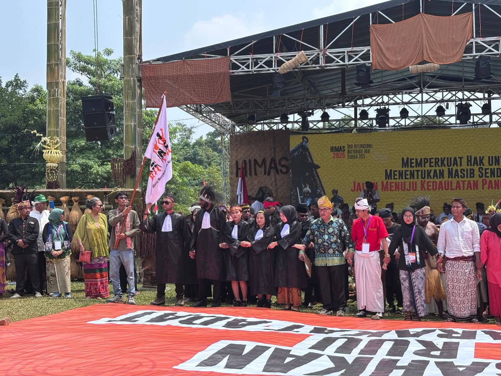 15 Kader Masyarakat Adat dari seluruh nusantara telah dilantik dan ...